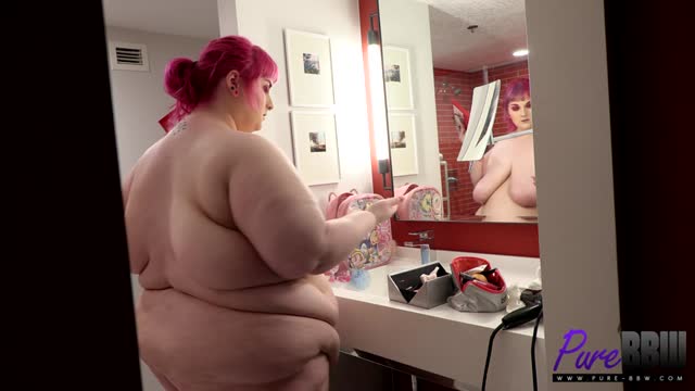 Getting all dolled up to get laid — MILF & Mature scene by Mylfed