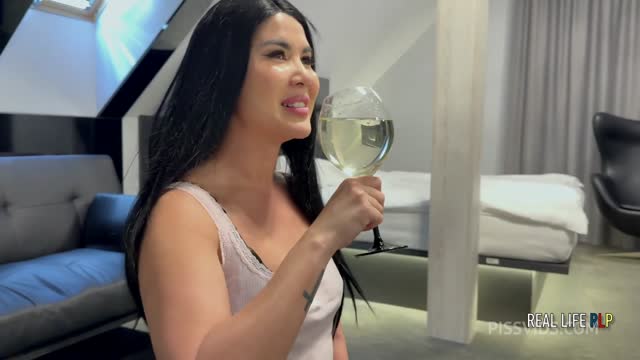 Real Life Porno 71: PUK3 Love Lady Dee - Rimming, Piss Drinking And Hard Sex. — Mylfed