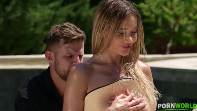 2 Golfers Ditch Their Clubs To DP Blonde Bombshell Venera Maxima By The Pool